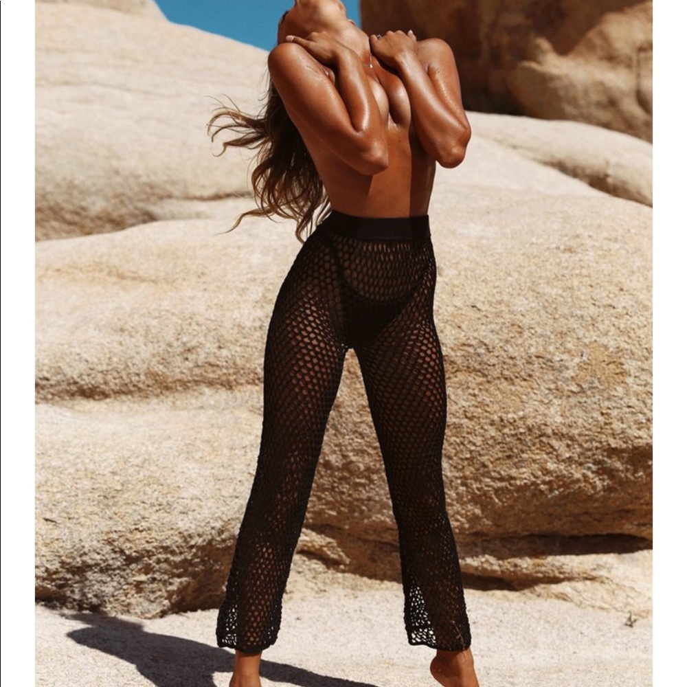 The naked tiger Bowie flares